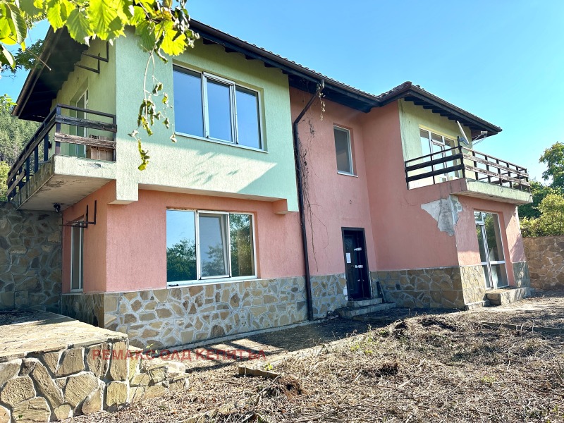 Myytävänä  Talo Veliko Tarnovo alue , Prisovo , 140 neliömetriä | 52034865