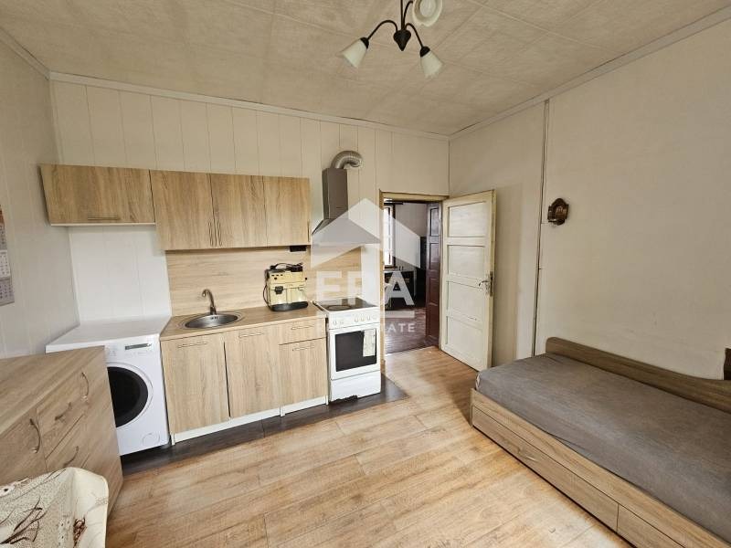 Продава КЪЩА, гр. София, Требич, снимка 5 - Къщи - 48750591