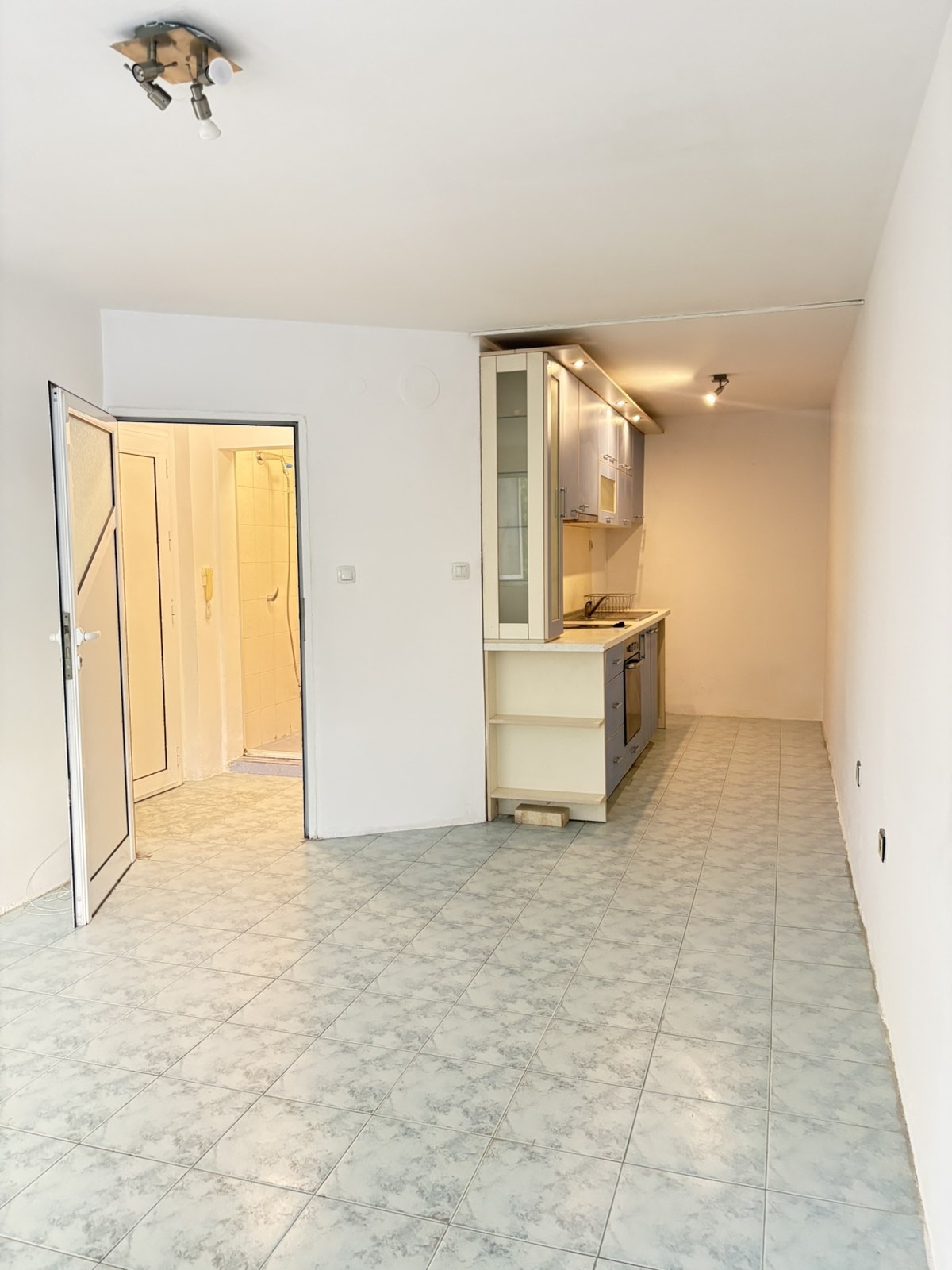 Продава 1-СТАЕН, гр. Варна, ХЕИ, снимка 5 - Апартаменти - 55539652