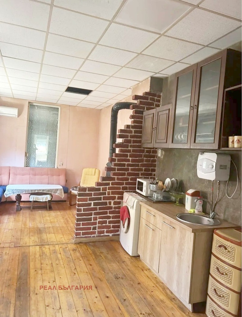 Продава КЪЩА в град Русе, Широк център - 180 кв.м / 125 000 € » 244 478.75 лв., РЕАЛ БЪЛГАРИЯ