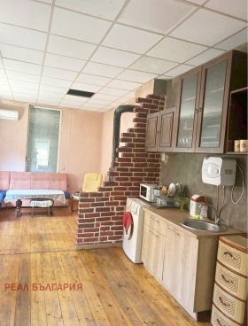 КЪЩА, 180 m2