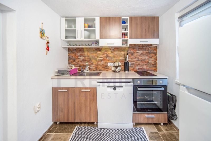 Продава КЪЩА, с. Соколово, област Добрич, снимка 5 - Къщи - 53430912