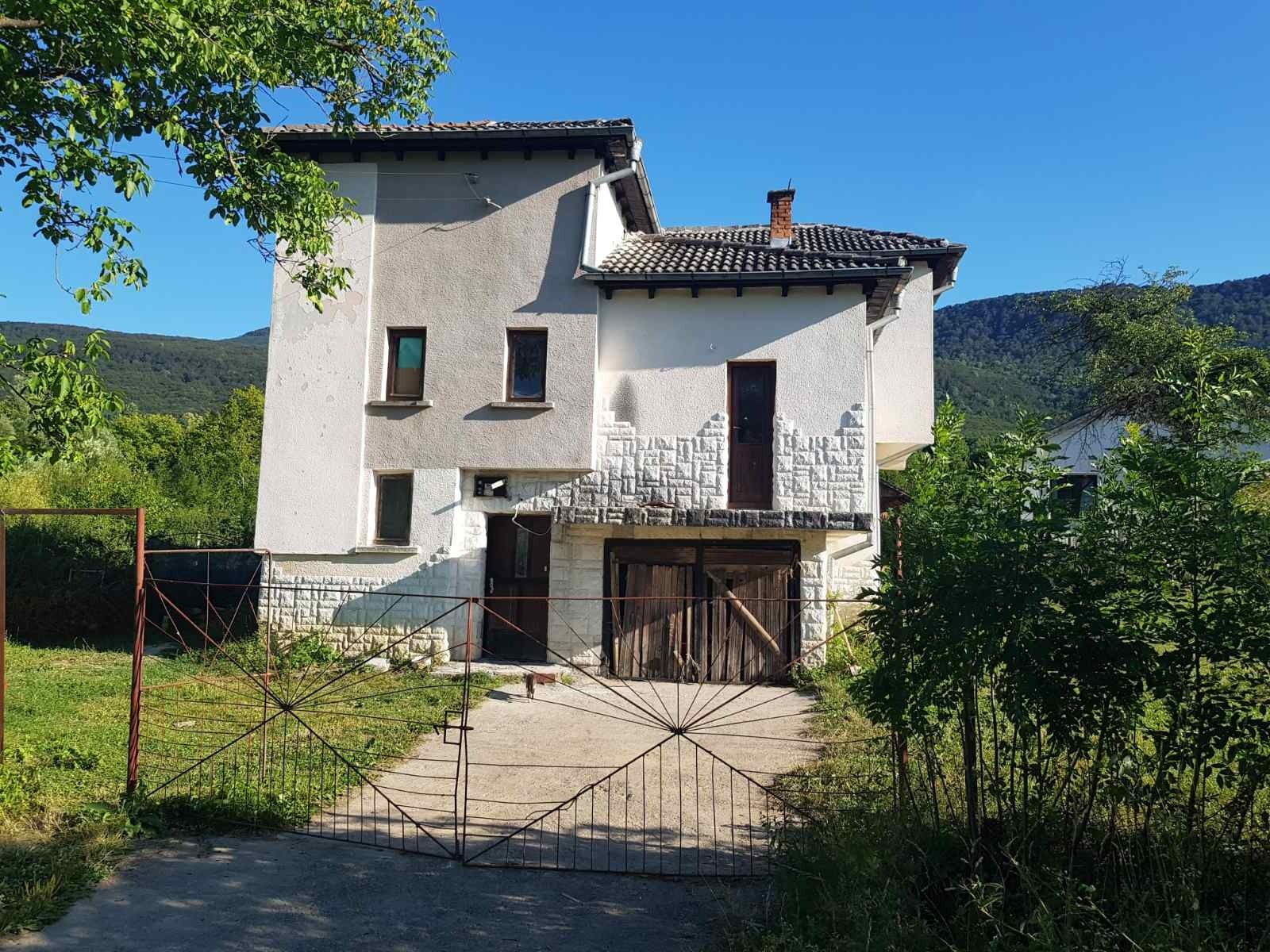 Продава КЪЩА, с. Рибарица, област София област