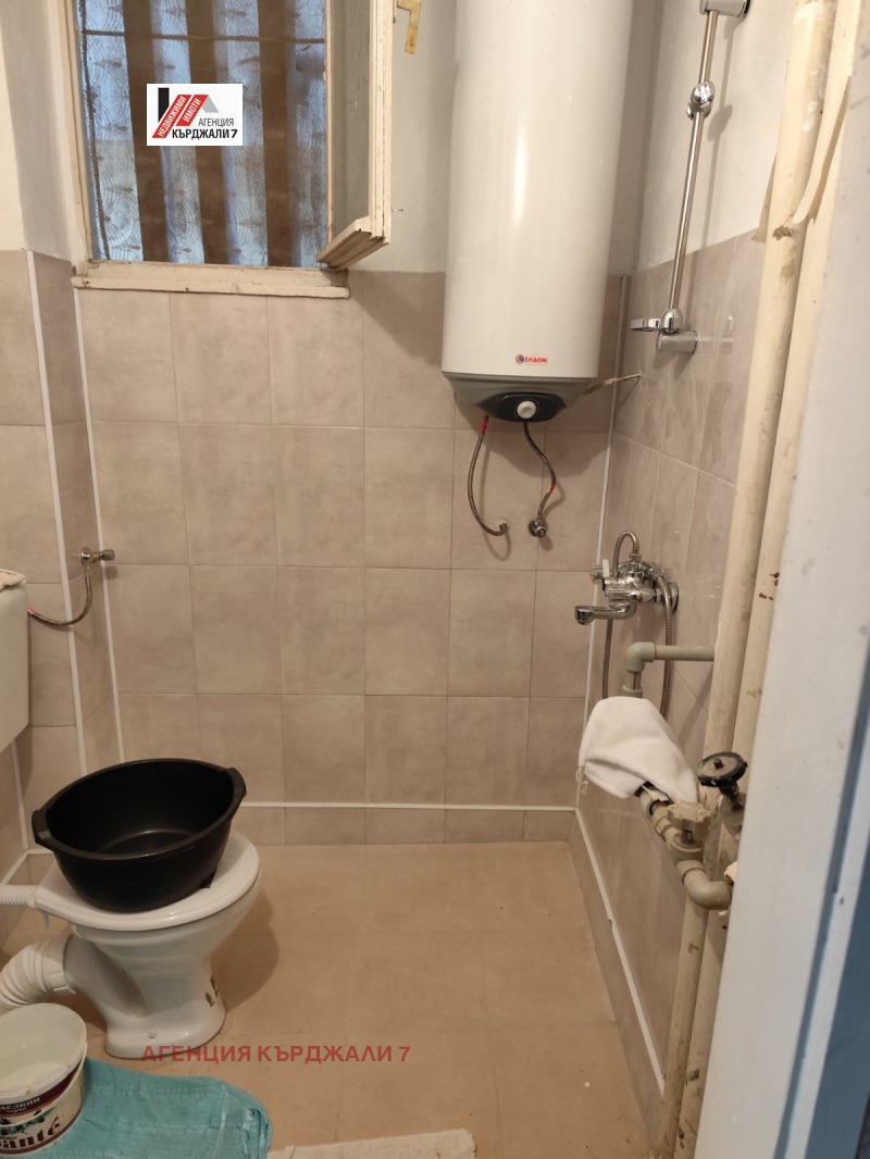 Продава  1-стаен град Кърджали , Студен кладенец , 35 кв.м | 91669266 - изображение [6]