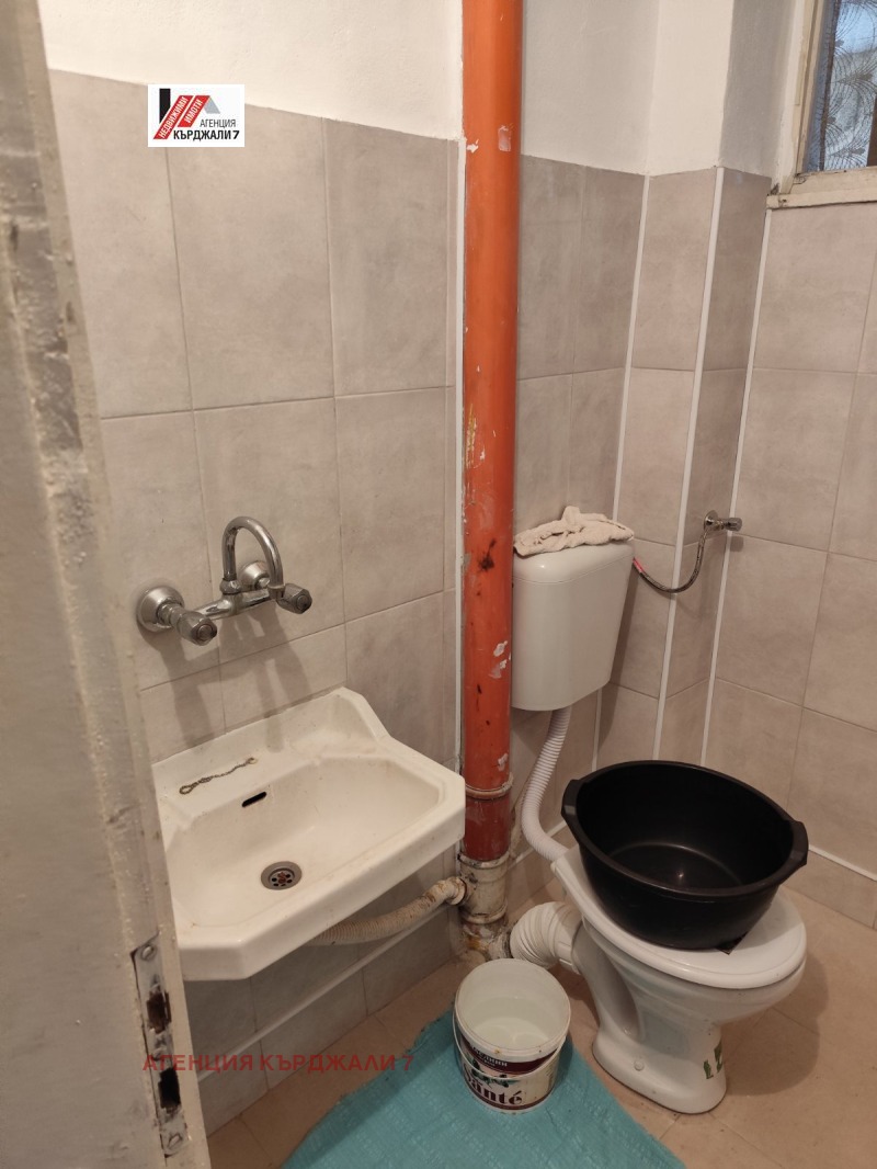 Продава  1-стаен град Кърджали , Студен кладенец , 35 кв.м | 91669266 - изображение [5]