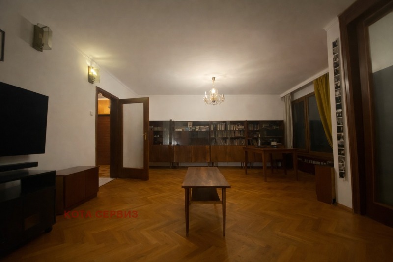 Продава 4-СТАЕН в град София, Център - 122 кв.м / 457 500 € » 894 792.23 лв., КОТА СЕРВИЗ