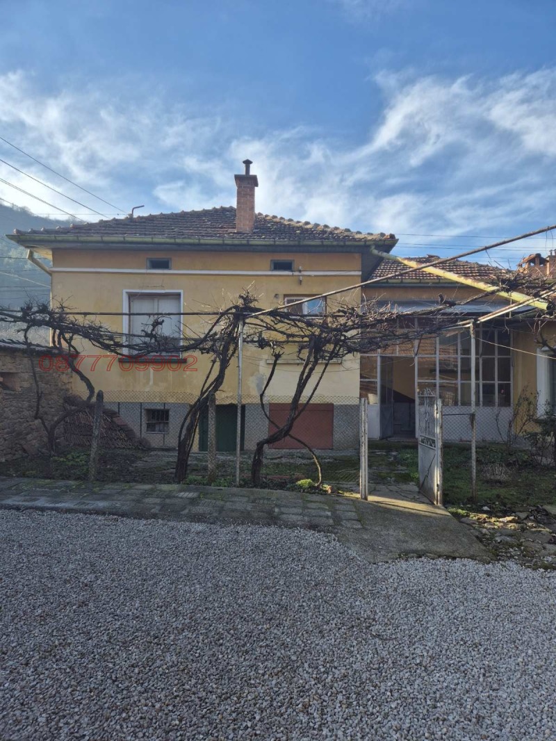 Продава КЪЩА, с. Врачеш, област София област, снимка 4 - Къщи - 52901723