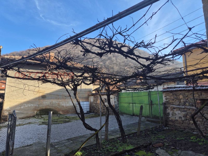 Продава КЪЩА, с. Врачеш, област София област, снимка 6 - Къщи - 52901723