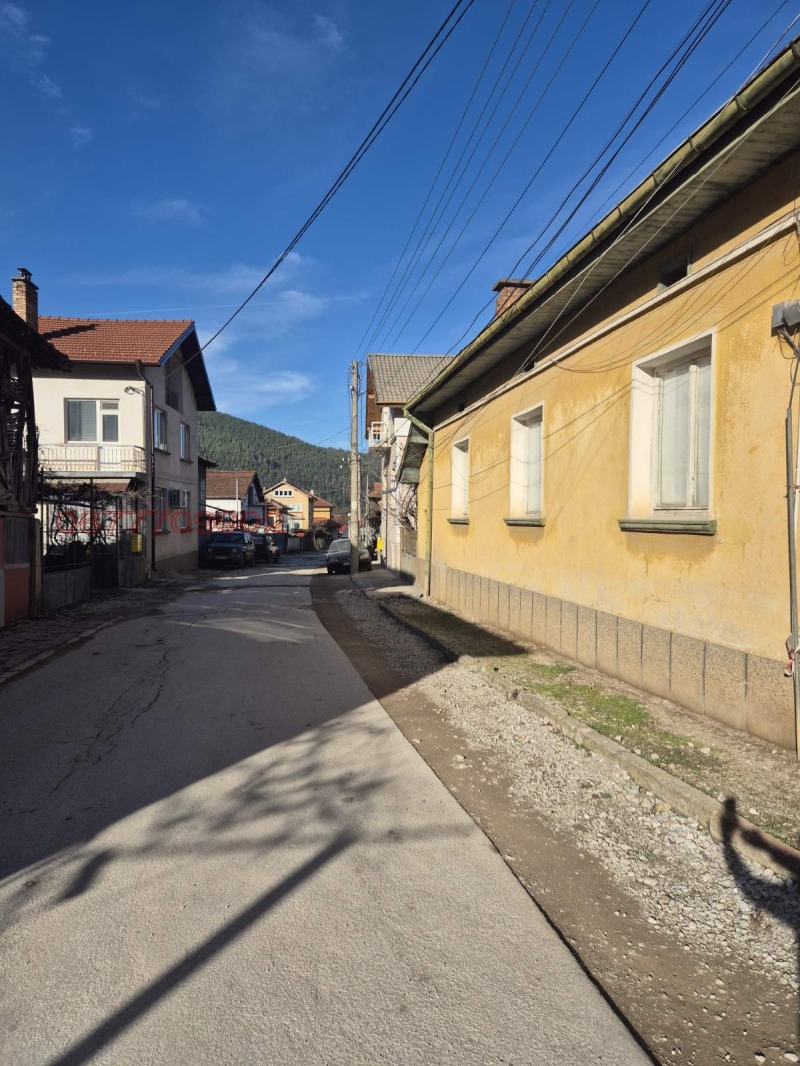 Продава КЪЩА, с. Врачеш, област София област, снимка 3 - Къщи - 52901723