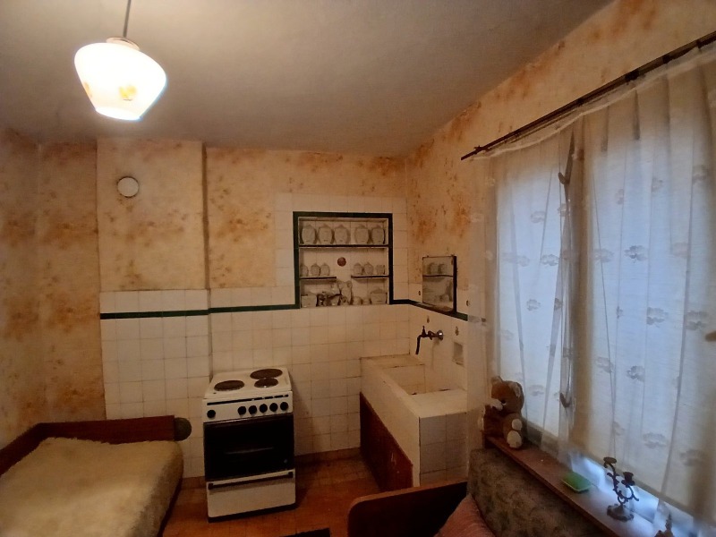 Продава КЪЩА, с. Априлово, област София област, снимка 10 - Къщи - 53094974