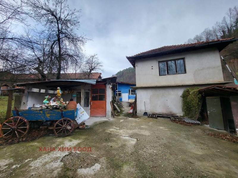 Продава ПРОМ. ПОМЕЩЕНИЕ в област Ловеч, с. Бели Осъм - 696 кв.м / 119 000 € » 232 743.77 лв., ХАНА ХОУМ