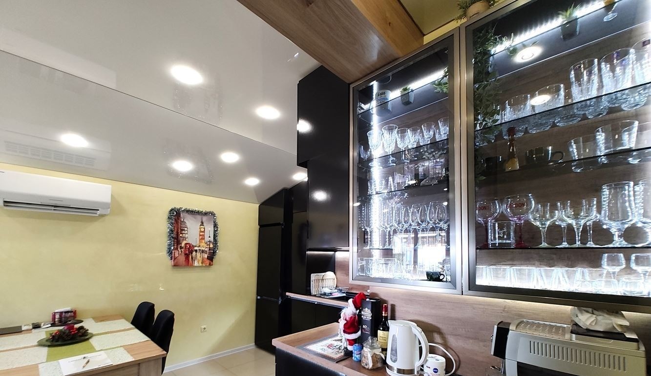 Продава 3-СТАЕН, гр. Варна, к.к. Св.Св. Константин и Елена, снимка 3 - Апартаменти - 54108900