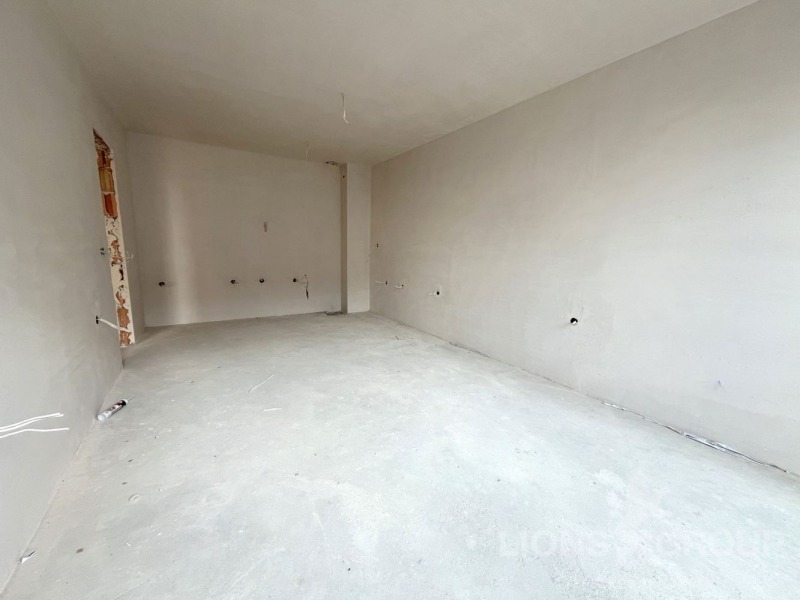Продава 3-СТАЕН в град Варна, Възраждане 3 - 81 кв.м / 134 990 € » 264 017.49 лв., ЛАЙЪНС ГРУП
