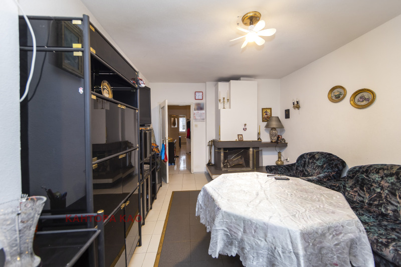 Продава 3-СТАЕН, гр. София, Банишора, снимка 3 - Апартаменти - 52735975