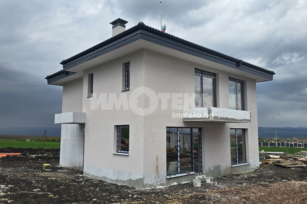 Продава КЪЩА, с. Хераково, област София област