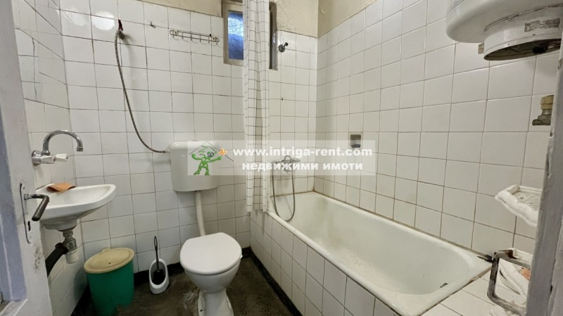 Продава ЕТАЖ ОТ КЪЩА, гр. Хасково, Училищни, снимка 10 - Етаж от къща - 52207997