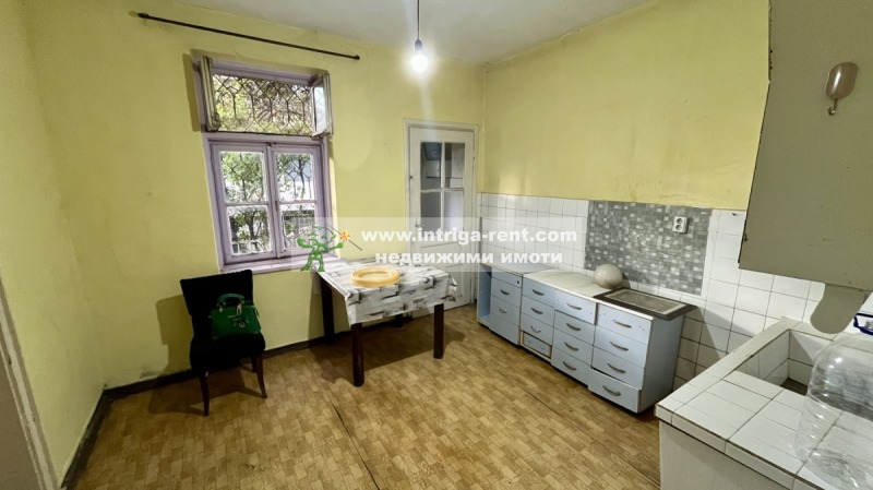 Продава ЕТАЖ ОТ КЪЩА, гр. Хасково, Училищни, снимка 7 - Етаж от къща - 52207997