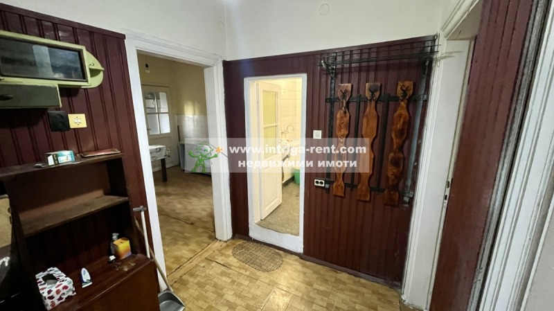 Продава ЕТАЖ ОТ КЪЩА, гр. Хасково, Училищни, снимка 2 - Етаж от къща - 52207997