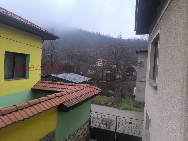 Продава КЪЩА, гр. Троян, област Ловеч, снимка 2 - Къщи - 52901178