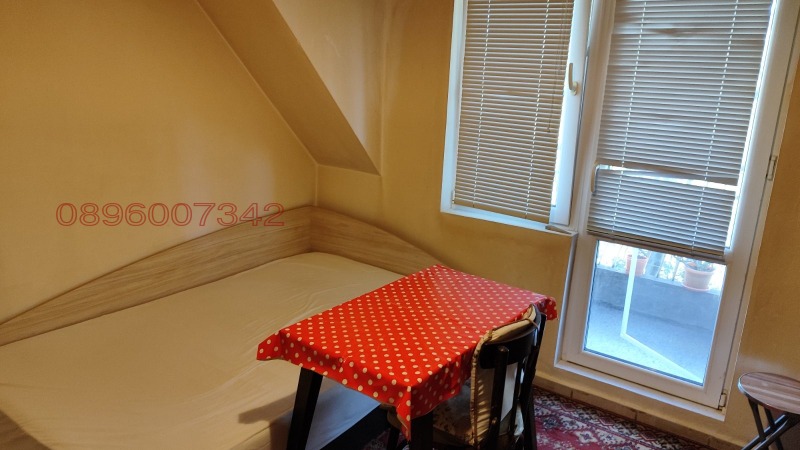 Продава АТЕЛИЕ, ТАВАН, гр. Русе, Централен кооп. пазар, снимка 3 - Апартаменти - 52896743