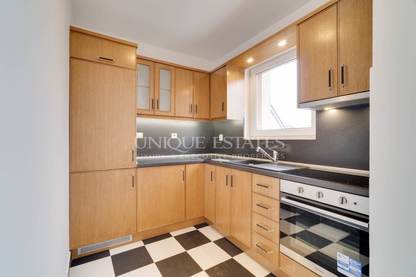 Продава 3-СТАЕН, гр. София, Център, снимка 2 - Апартаменти - 54366679