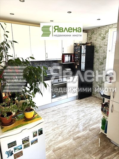 Продава  4-стаен град София , Надежда 2 , 130 кв.м | 98204658