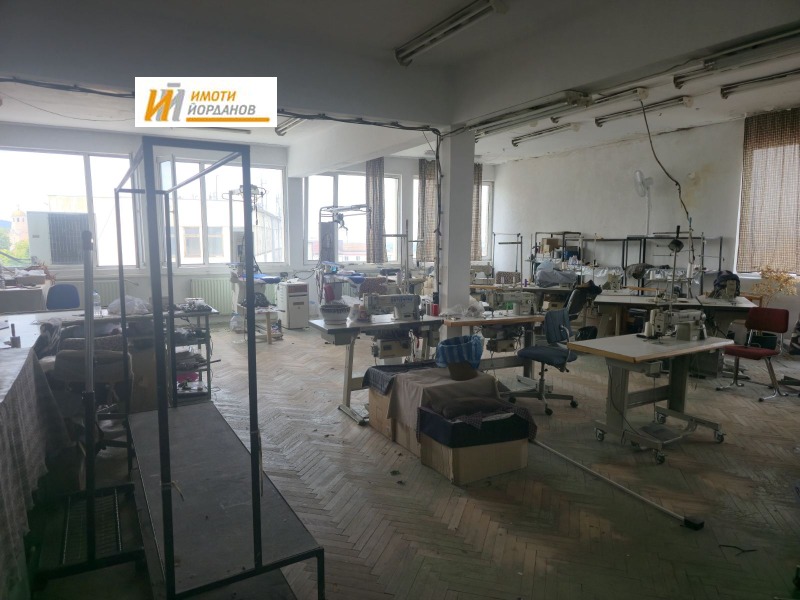 Продава  Многостаен, област Велико Търново, гр. Лясковец •  135 000 € • ID 19639585 — holmes.bg - [1] 