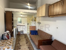 Studio Kolchozen pazar, Varna