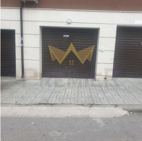 Garage Lewski 1, Warna 2