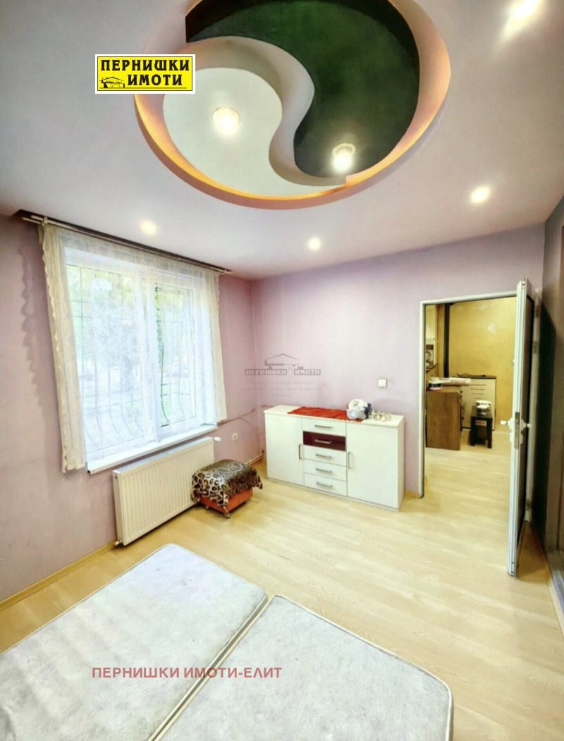 На продаж  1 спальня Перник , Изток , 66 кв.м | 70049944 - зображення [2]