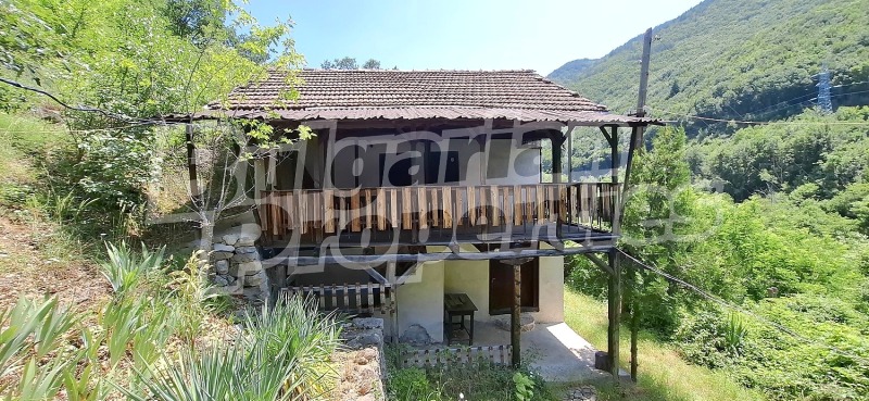 Продава КЪЩА, с. Градево, област Благоевград, снимка 2 - Къщи - 52640316