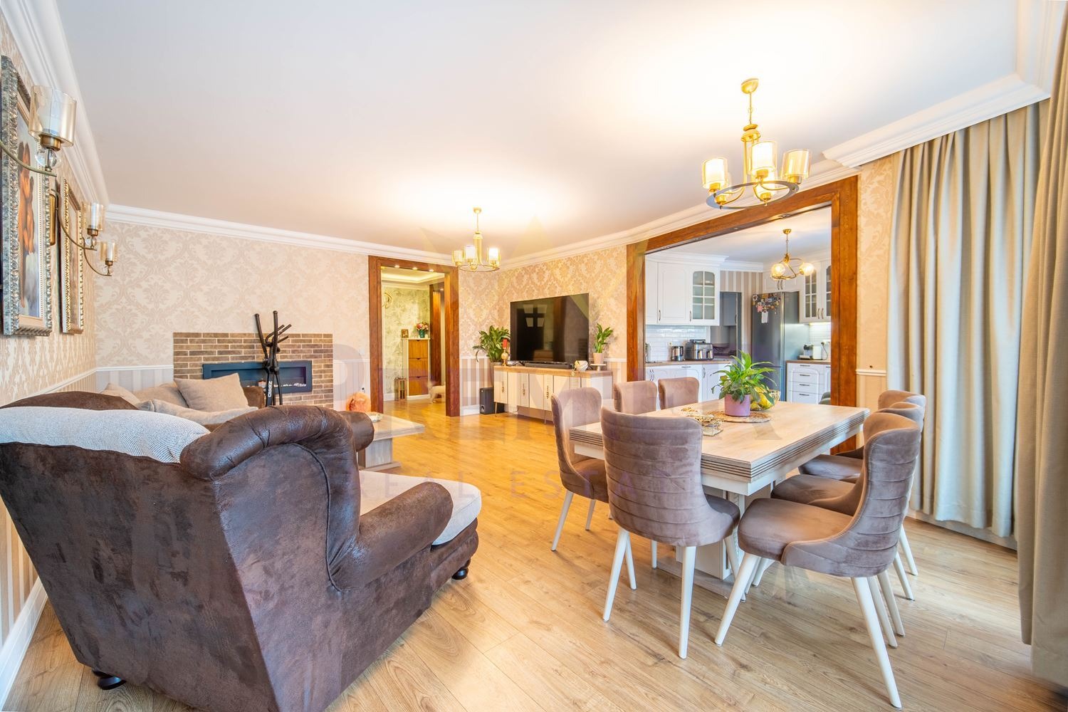 Продава МНОГОСТАЕН, гр. Варна, Бриз, снимка 2 - Апартаменти - 55810960