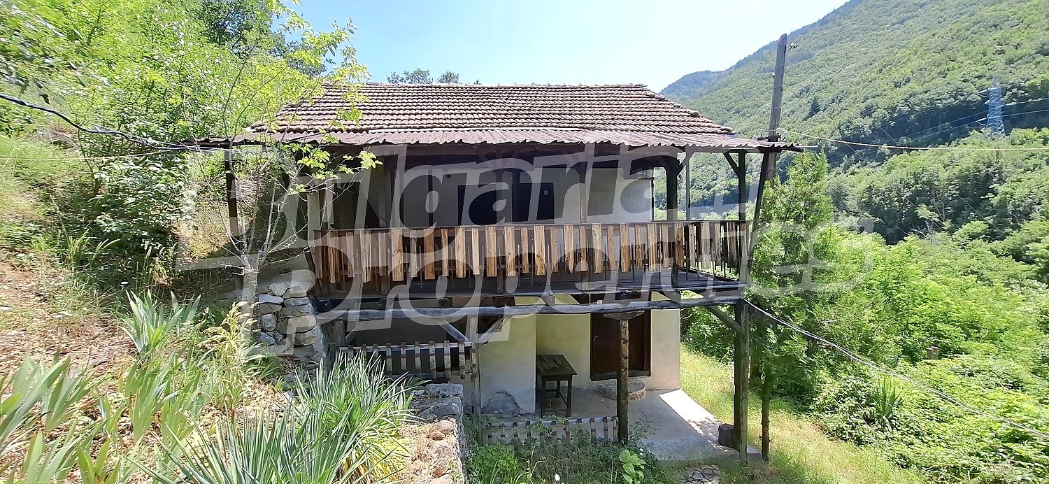 Продава КЪЩА, с. Градево, област Благоевград, снимка 2 - Къщи - 52640316