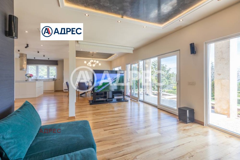 Продава КЪЩА, гр. Варна, м-т Акчелар