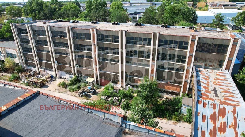 Продава  Пром. помещение град Добрич , Промишлена зона - Север , 2379 кв.м | 30354430
