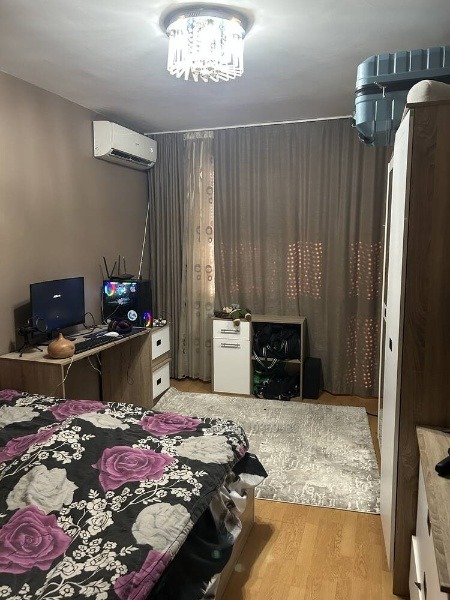 Продава МНОГОСТАЕН, гр. Бургас, Изгрев, снимка 3 - Апартаменти - 52613126