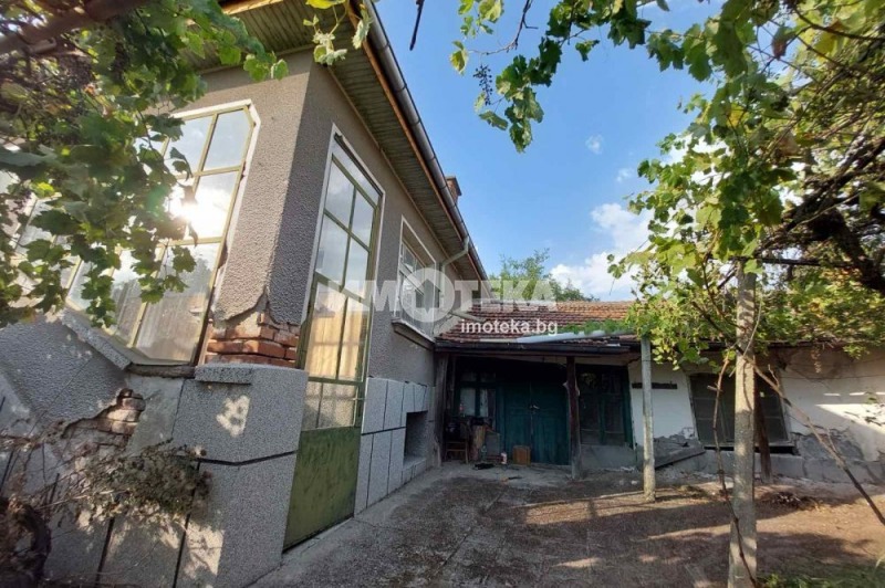 À venda  Casa região Plovdiv , Saedinenie , 1684 m² | 42138826