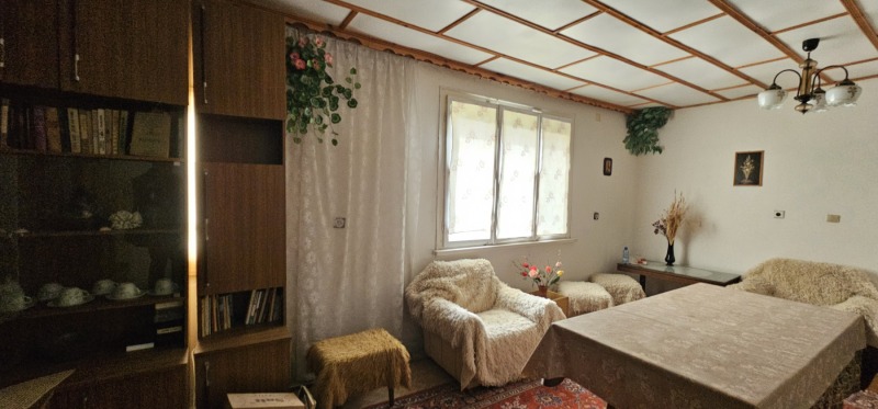 Продава КЪЩА, гр. Ветрен, област Пазарджик, снимка 2 - Къщи - 52704069