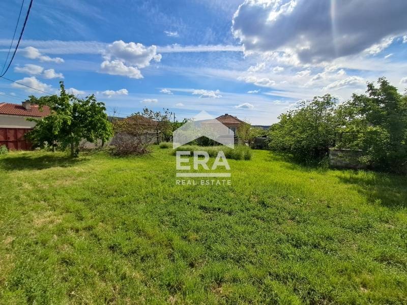 Продава ПАРЦЕЛ, с. Страшимирово, област Варна