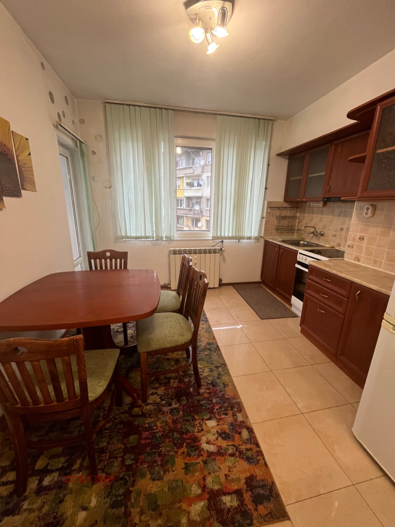 Продава 3-СТАЕН в град Перник, Център - 90 кв.м / 166 000 € » 324 667.78 лв., СПЕКТЪР