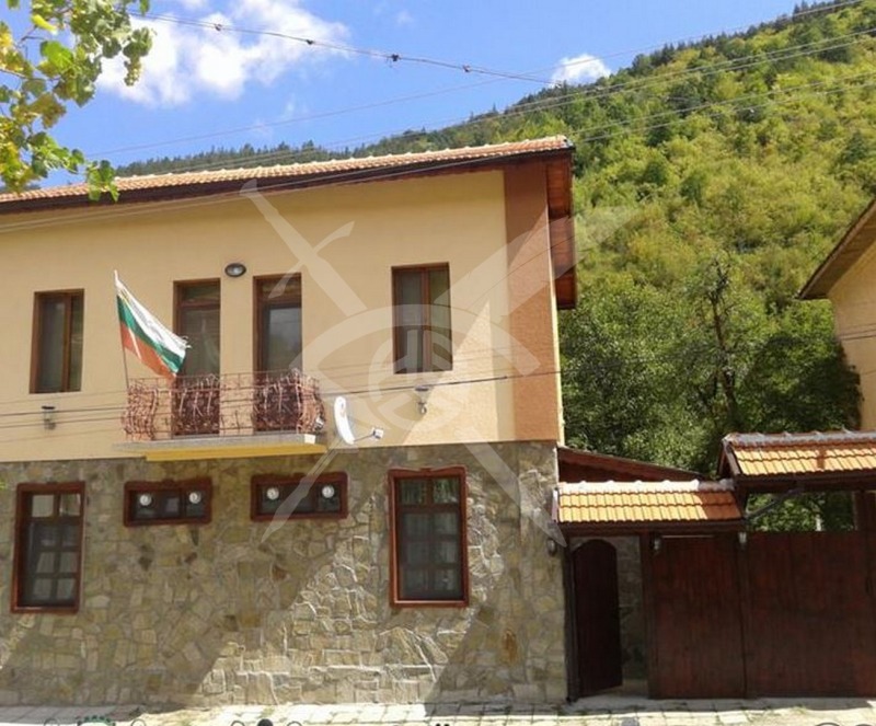 Продава КЪЩА в област София, с. Лопян - 160 кв.м / 120 000 € » 234 699.60 лв., ЕКС НВД ООД