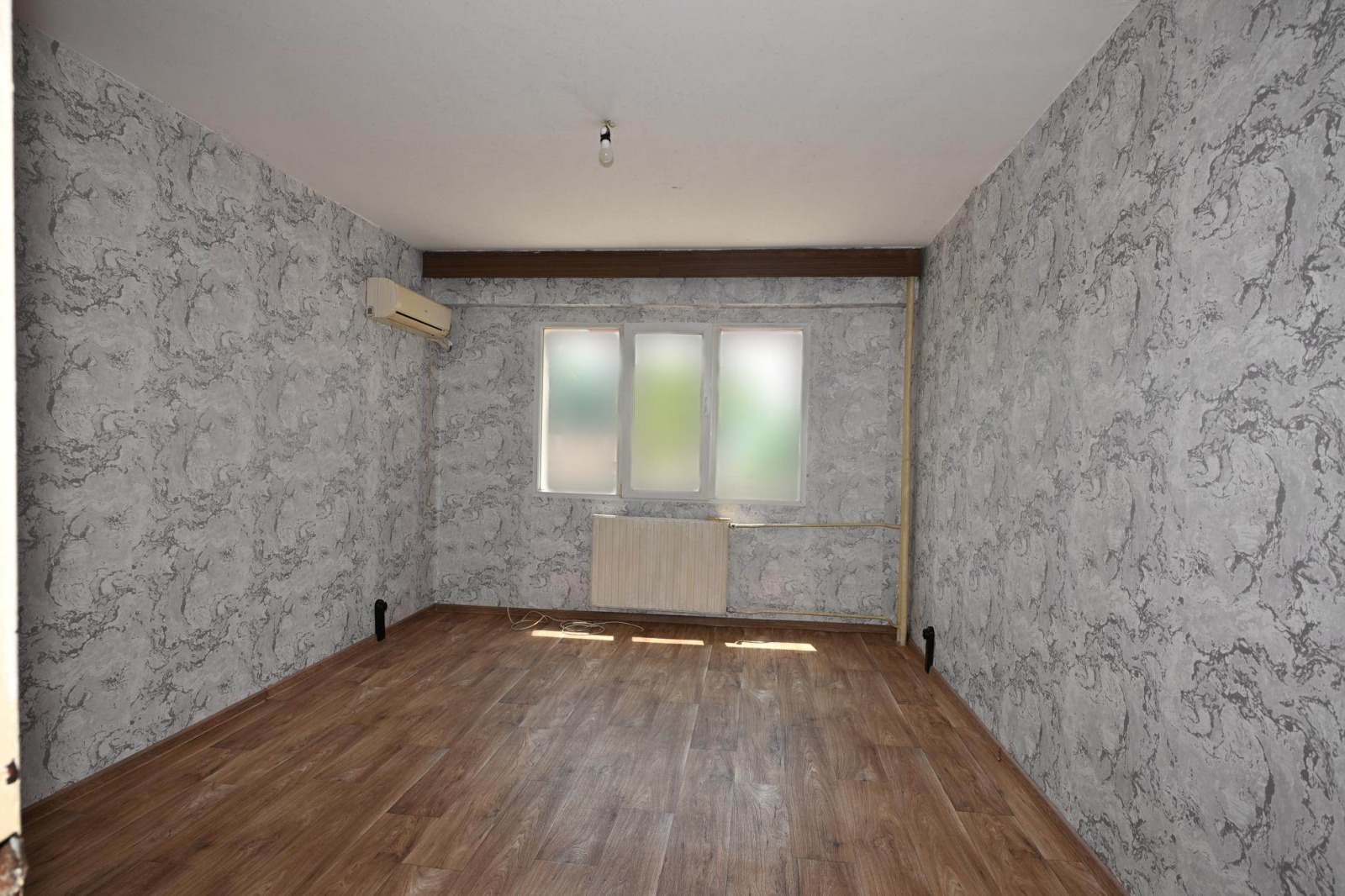 Продава 1-СТАЕН, гр. Перник, Изток