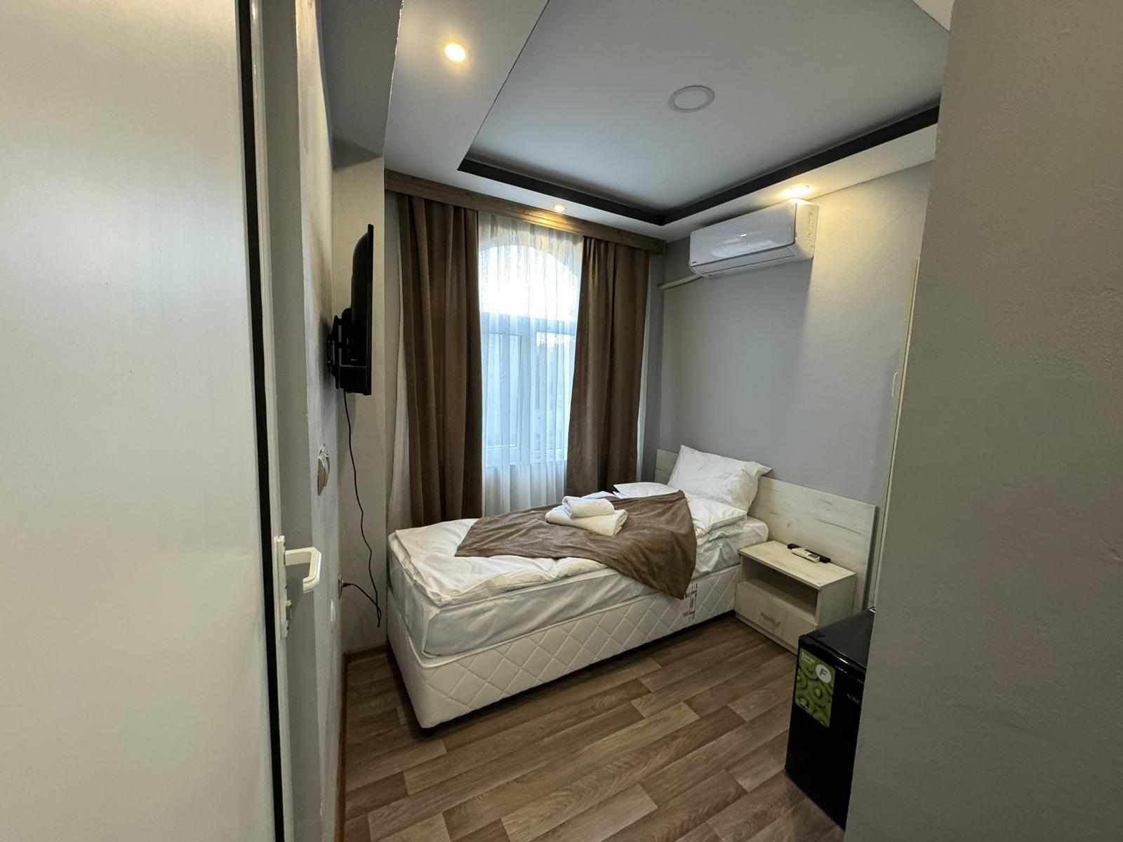 Продава ХОТЕЛ, гр. Харманли, област Хасково, снимка 2 - Хотели - 53676091