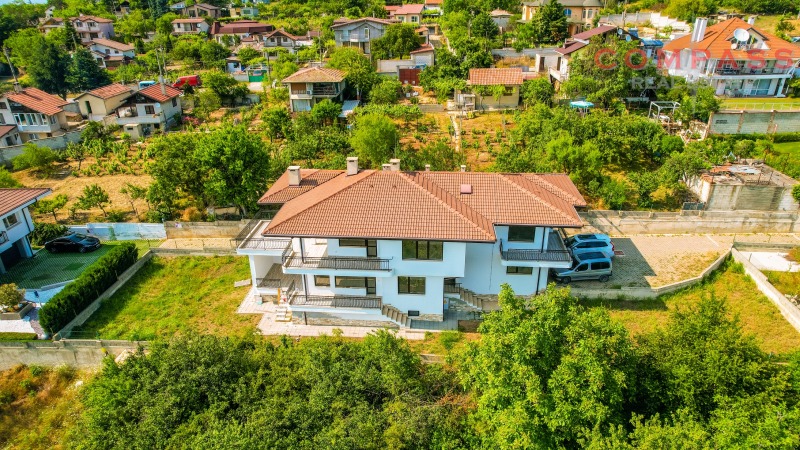 Продава КЪЩА в град Варна, м-т Боровец - юг - 349 кв.м / 395 000 € » 772 552.85 лв., КОМПАС НЕДВИЖИМИ ИМОТИ