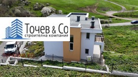 КЪЩА, 280 m2