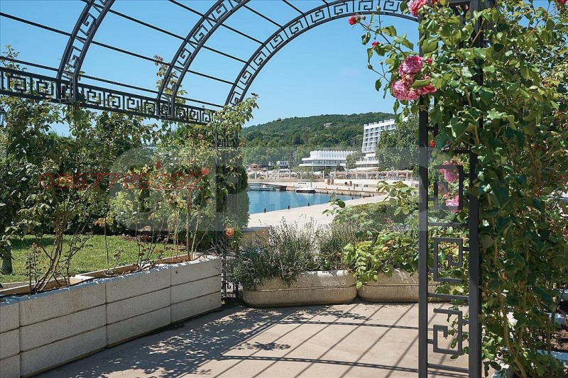 Продава 3-СТАЕН, гр. Варна, к.к. Св.Св. Константин и Елена, снимка 3 - Апартаменти - 53025158