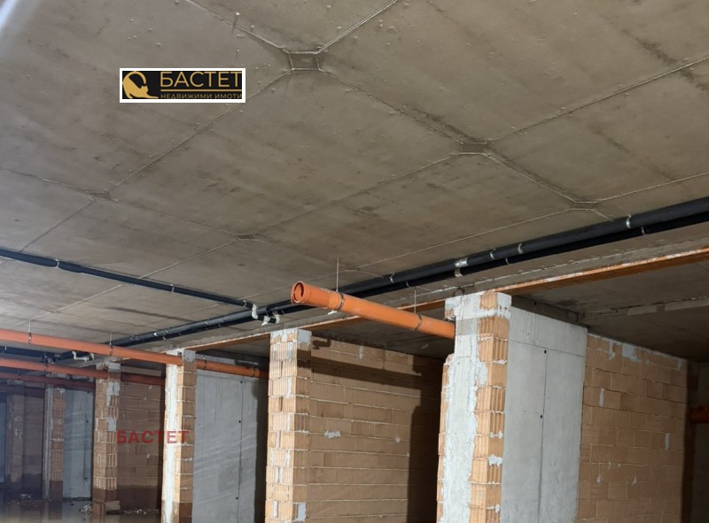 Продава ГАРАЖ, ПАРКОМЯСТО, град София, Люлин 9 • 36000 € / 70409.88 лв. • 82287106 1