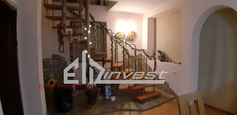 Продава КЪЩА, гр. Нови пазар, област Шумен, снимка 9 - Къщи - 53164558