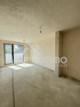 Estudio Koljozen pazar, Varna