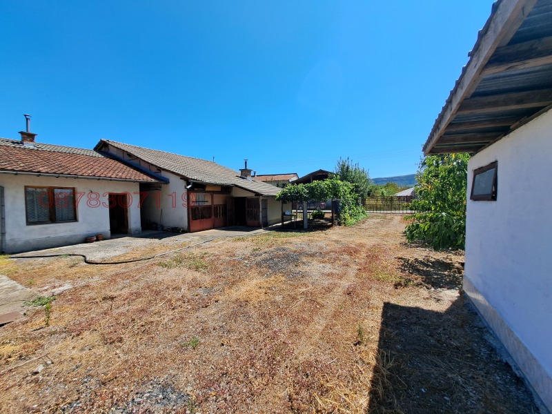 Продава ВИЛА, с. Ерден, област Монтана, снимка 7 - Вили - 53286851